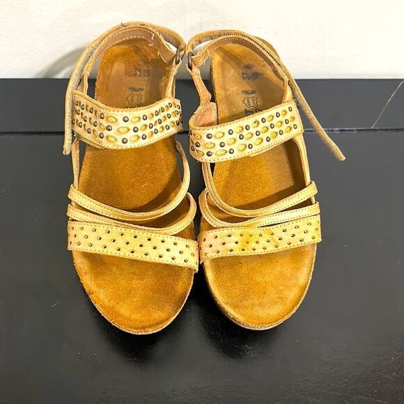 Naot Heeled Studded Leather Straps Sandals Sz 37 - Picture 3 of 11